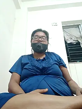 Snapshot of Elie_couple143 chatting on 11, 11, 2025 Elie couple143 online show from 11, 11, 2025