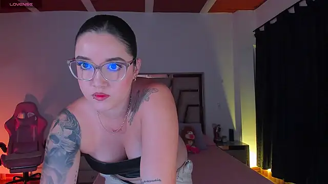 Snapshot of lunaarose chatting on 12, 2, 2026 lunaarose online show from 12, 2, 2026