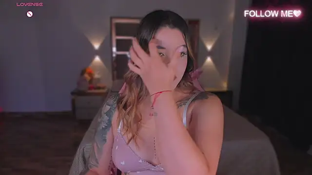 lunaarose online show from 25, 11, 2025