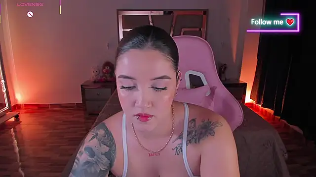 Snapshot of lunaarose chatting on 13, 5, 2026 lunaarose online show from 13, 5, 2026
