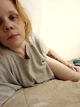 itsLoBunny online show from 4, 10, 2025