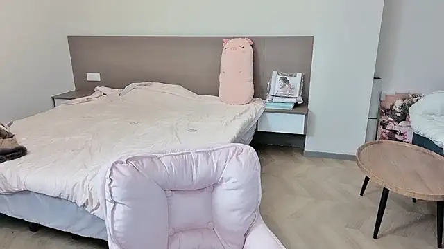 nini a online show from 11, 11, 2025