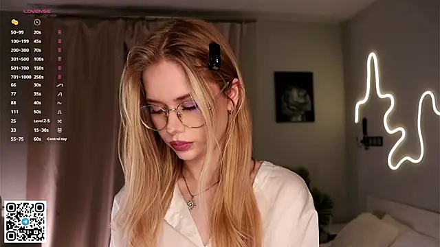 BeatrixCharton online show from 24, 9, 2025