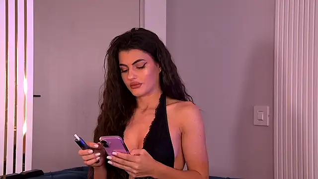 Snapshot of YasminaMoon chatting on 9, 11, 2025 YasminaMoon online show from 9, 11, 2025