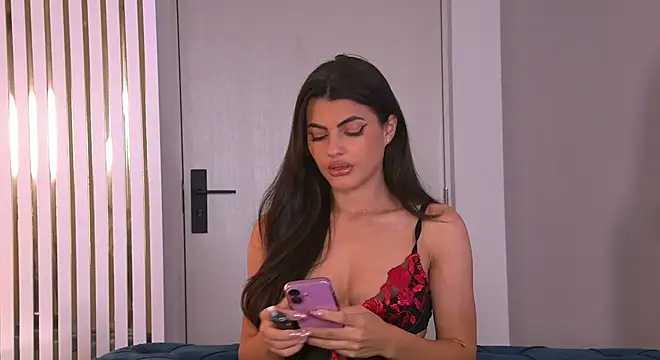 Snapshot of YasminaMoon chatting on 15, 10, 2025 YasminaMoon online show from 15, 10, 2025