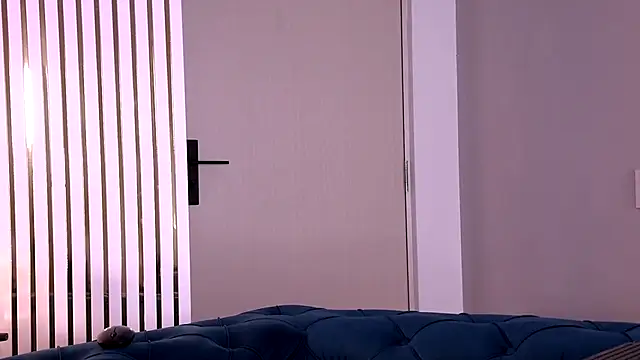 Snapshot of YasminaMoon chatting on 4, 11, 2025 YasminaMoon online show from 4, 11, 2025