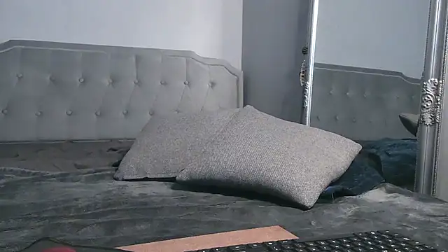 Bunnyela1 online show from 18, 4, 2026