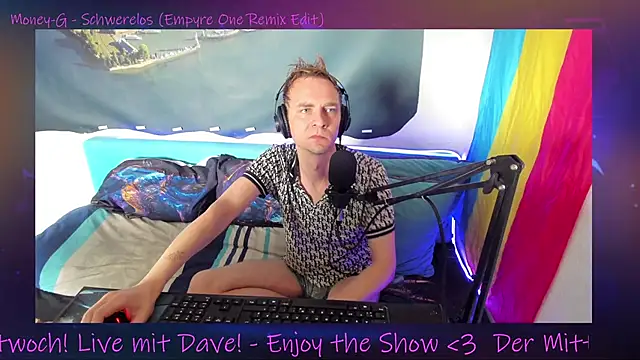 Snapshot of DaveLindau chatting on 15, 10, 2025 DaveLindau online show from 15, 10, 2025