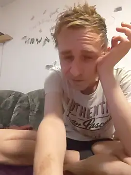 Snapshot of DaveLindau chatting on 8, 11, 2025 DaveLindau online show from 8, 11, 2025