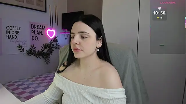 Snapshot of LiaWoow chatting on 14, 11, 2025 LiaWoow online show from 14, 11, 2025