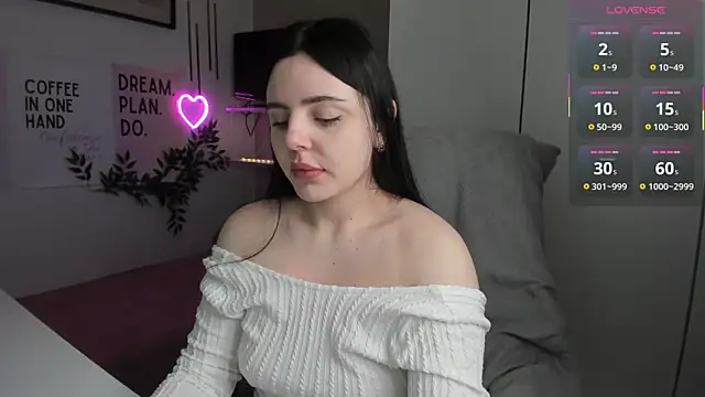 Snapshot of LiaWoow chatting on 24, 11, 2025 LiaWoow online show from 24, 11, 2025