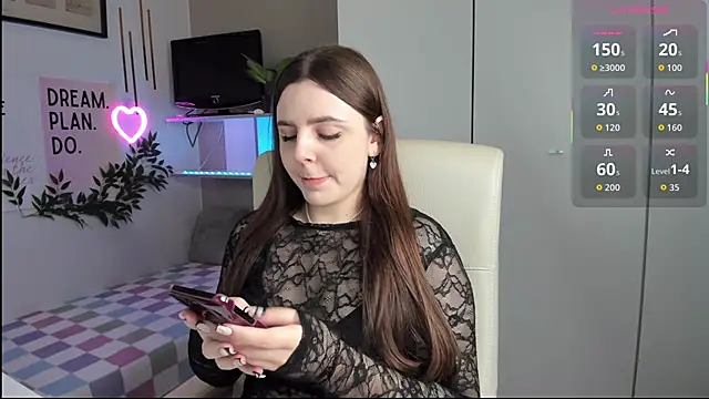 Snapshot of LiaWoow chatting on 10, 10, 2025 LiaWoow online show from 10, 10, 2025