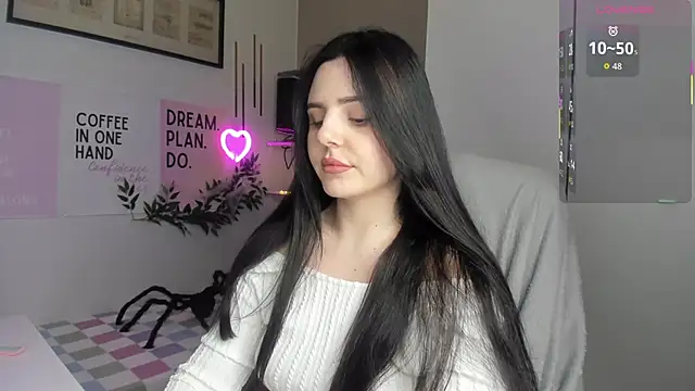 Snapshot of LiaWoow chatting on 9, 11, 2025 LiaWoow online show from 9, 11, 2025