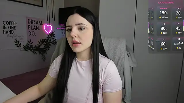 Snapshot of LiaWoow chatting on 18, 11, 2025 LiaWoow online show from 18, 11, 2025