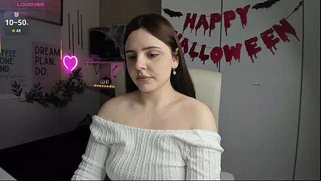 Snapshot of LiaWoow chatting on 1, 11, 2025 LiaWoow online show from 1, 11, 2025