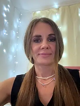 Snapshot of LucieMack chatting on 1, 10, 2025 LucieMack online show from 1, 10, 2025