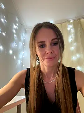 Snapshot of LucieMack chatting on 30, 9, 2025 LucieMack online show from 30, 9, 2025