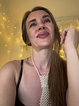 Snapshot of LucieMack chatting on 8, 7, 2026 LucieMack online show from 8, 7, 2026