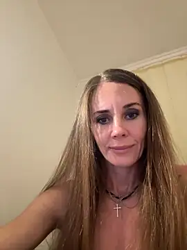 Snapshot of LucieMack chatting on 13, 9, 2025 LucieMack online show from 13, 9, 2025