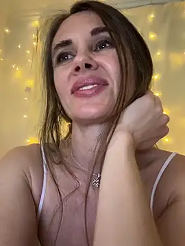 Snapshot of LucieMack chatting on 31, 5, 2026 LucieMack online show from 31, 5, 2026