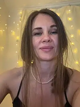 Snapshot of LucieMack chatting on 13, 5, 2026 LucieMack online show from 13, 5, 2026