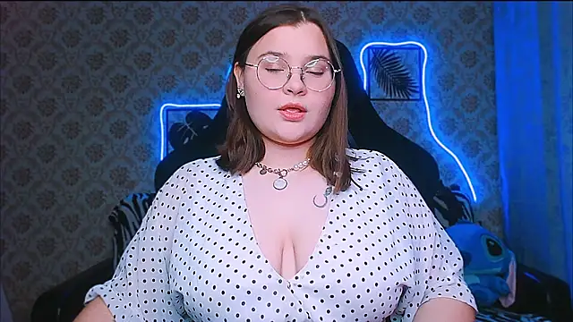InLoveWithLife26 online show from 2, 10, 2025
