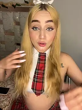 Snapshot of Sara_Sophia420 chatting on 4, 6, 2026 Sara Sophia420 online show from 4, 6, 2026
