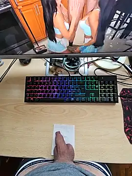 Snapshot of flirt_23 chatting on 19, 11, 2025 flirt 23 online show from 19, 11, 2025