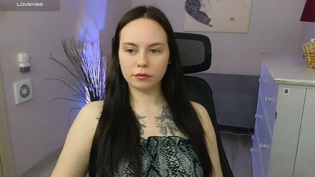 Alice Moondark online show from 22, 9, 2025
