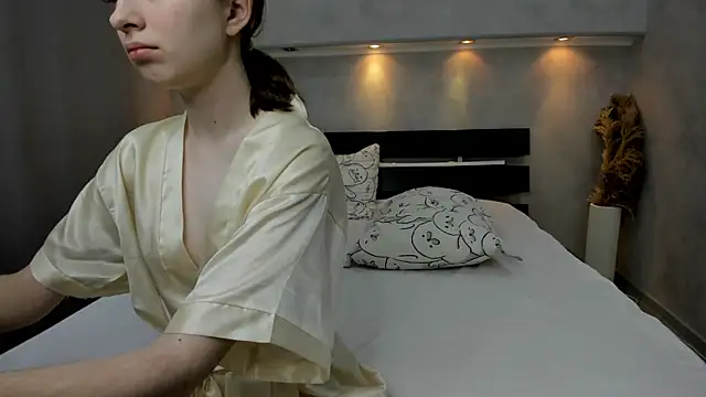 Camilla Kelly online show from 8, 11, 2025