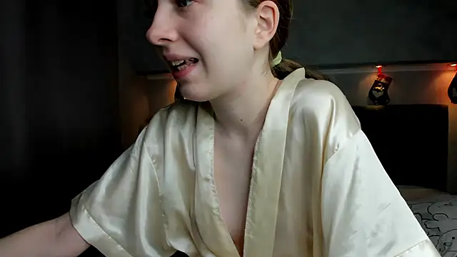 Camilla Kelly online show from 4, 12, 2025