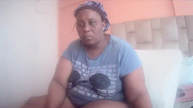 HUGEASSXXXXX online show from 15, 4, 2026