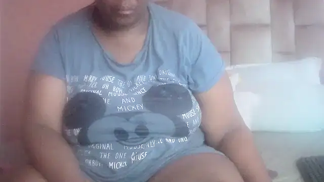 HUGEASSXXXXX online show from 12, 4, 2026