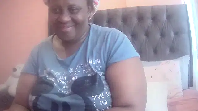 HUGEASSXXXXX online show from 17, 3, 2026