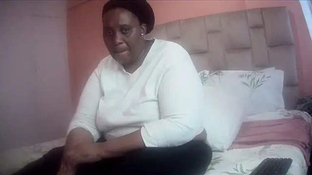 HUGEASSXXXXX online show from 23, 4, 2026