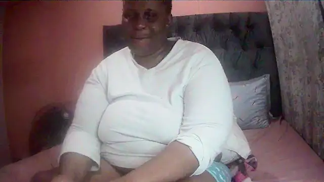 HUGEASSXXXXX online show from 15, 3, 2026