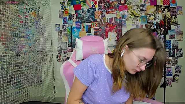 Maryyy May online show from 3, 10, 2025