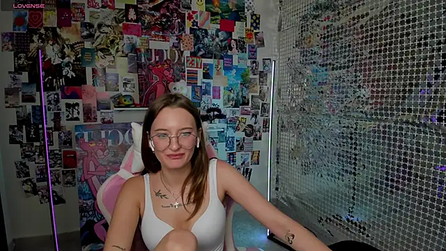 Maryyy May online show from 8, 9, 2025