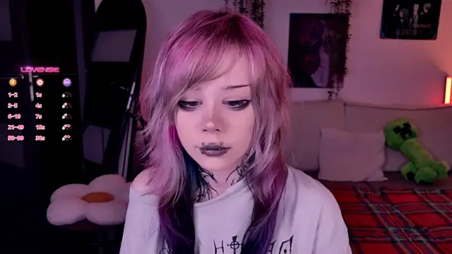 Lollyshy online show from 6, 11, 2025