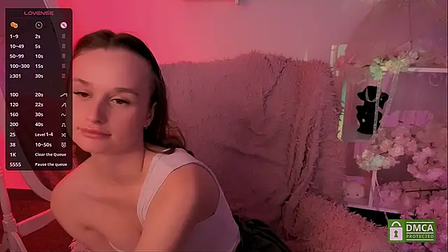 Snapshot of Lara_Vest chatting on 29, 9, 2025 Lara Vest online show from 29, 9, 2025