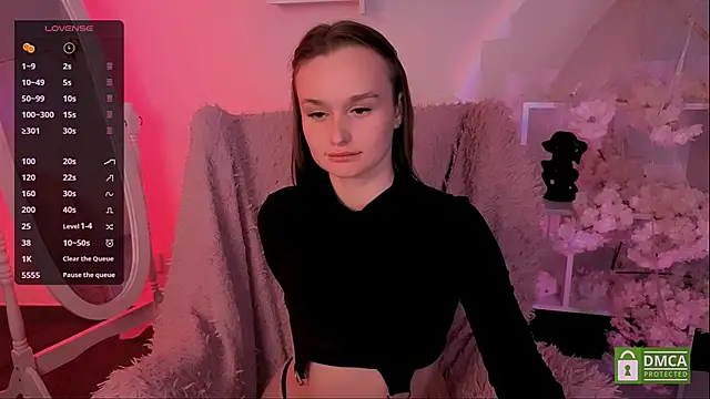 Snapshot of Lara_Vest chatting on 28, 9, 2025 Lara Vest online show from 28, 9, 2025