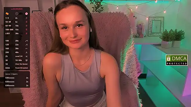 Snapshot of Lara_Vest chatting on 2, 10, 2025 Lara Vest online show from 2, 10, 2025