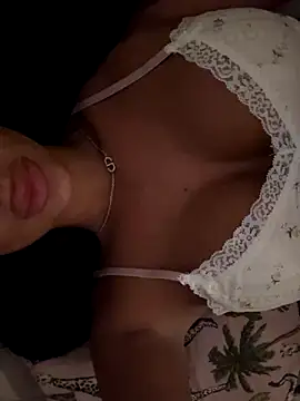 Snapshot of AriannaIsabellax chatting on 4, 11, 2025 AriannaIsabellax online show from 4, 11, 2025