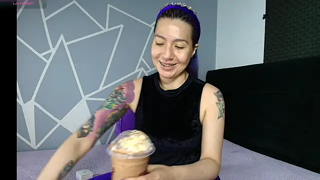 karlamoon23 online show from 12, 3, 2026