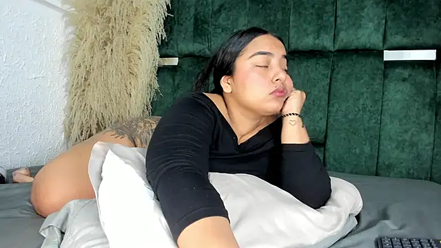 Chloe jackson25 online show from 23, 6, 2026