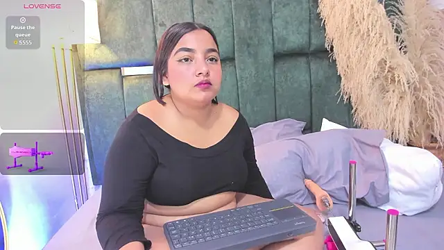 Chloe jackson25 online show from 3, 3, 2026