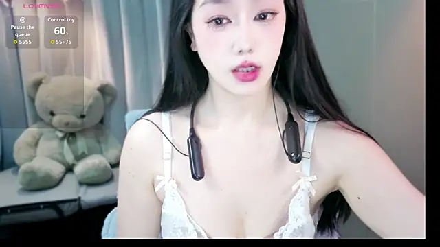 Snapshot of LINLIN-2025 chatting on 9, 9, 2025 LINLIN-2025 online show from 9, 9, 2025