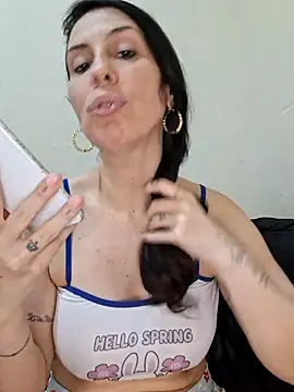Snapshot of Lhcruz chatting on 4, 6, 2026 Lhcruz online show from 4, 6, 2026