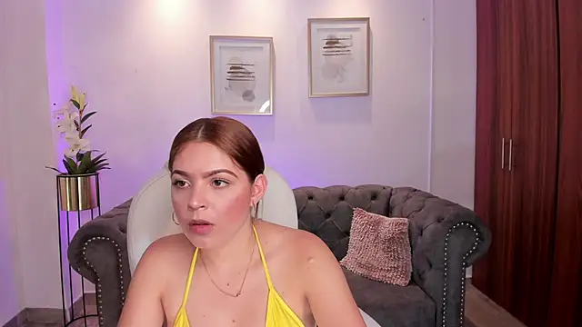 Snapshot of Madelin_carter chatting on 8, 10, 2025 Madelin carter online show from 8, 10, 2025