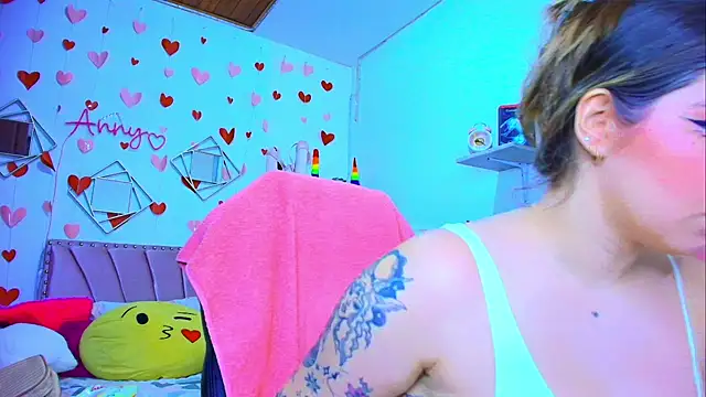 Snapshot of Anny_Hurtado chatting on 2, 10, 2025 Anny Hurtado online show from 2, 10, 2025